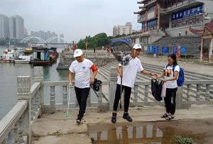 湖南邵阳资邵滩主家庭志愿护河净滩