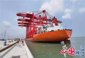 江苏新出海口吕四起步港区再传捷报首批4台装卸桥提前上岸